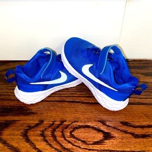 Nike Revolution Sneakers